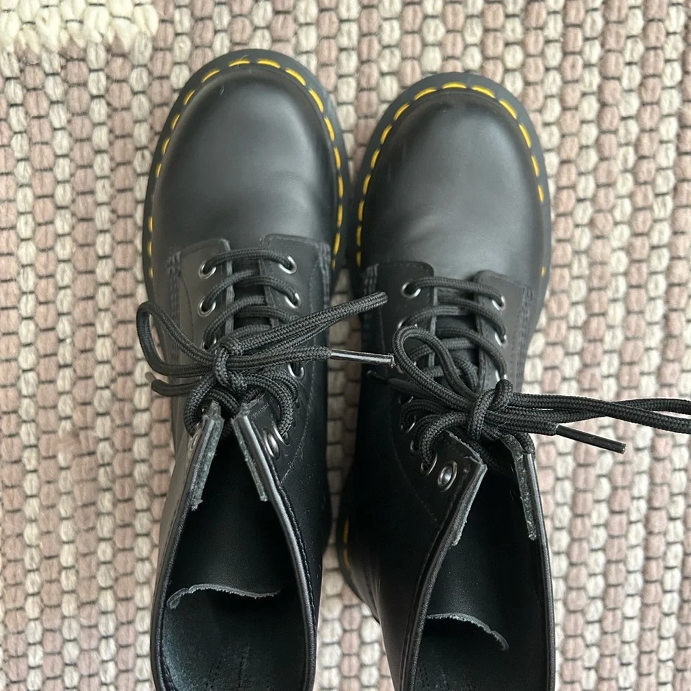 Dr. Martens 1460 Black Boots Women’s 7 EUC / Like New - Picture 7 of 7
